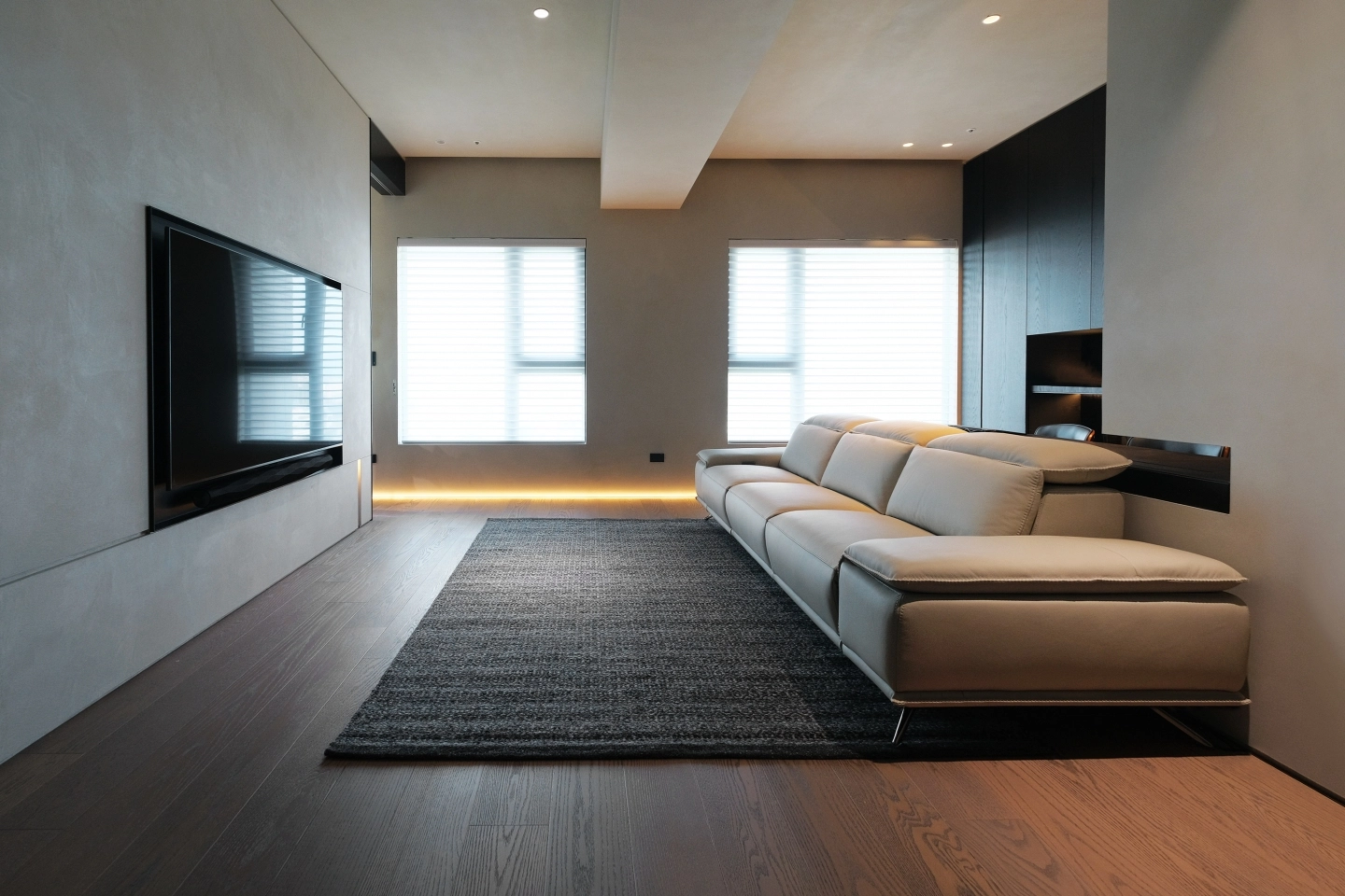 米灰色牛皮三座位電動沙發