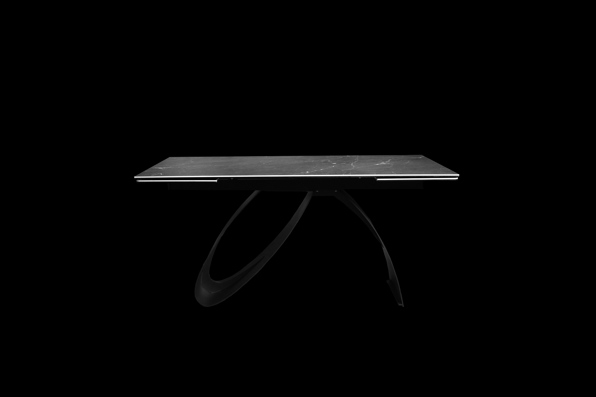 黑色岩板桌面與金屬腳座伸縮餐桌桌面調整實況