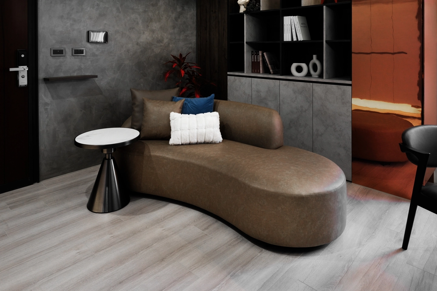 三人座皮革沙發與銀色金屬小茶几