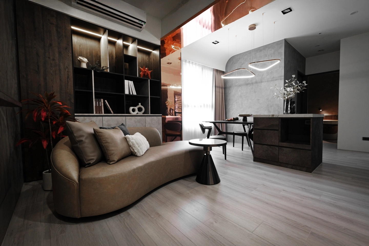 皮革三人訂製沙發搭配金屬件餐桌款式