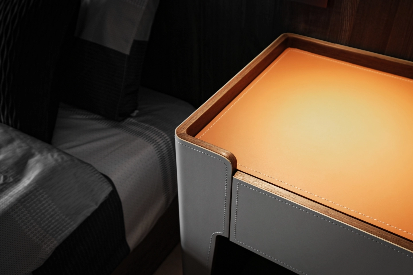 橘色馬鞍皮革桌面書桌