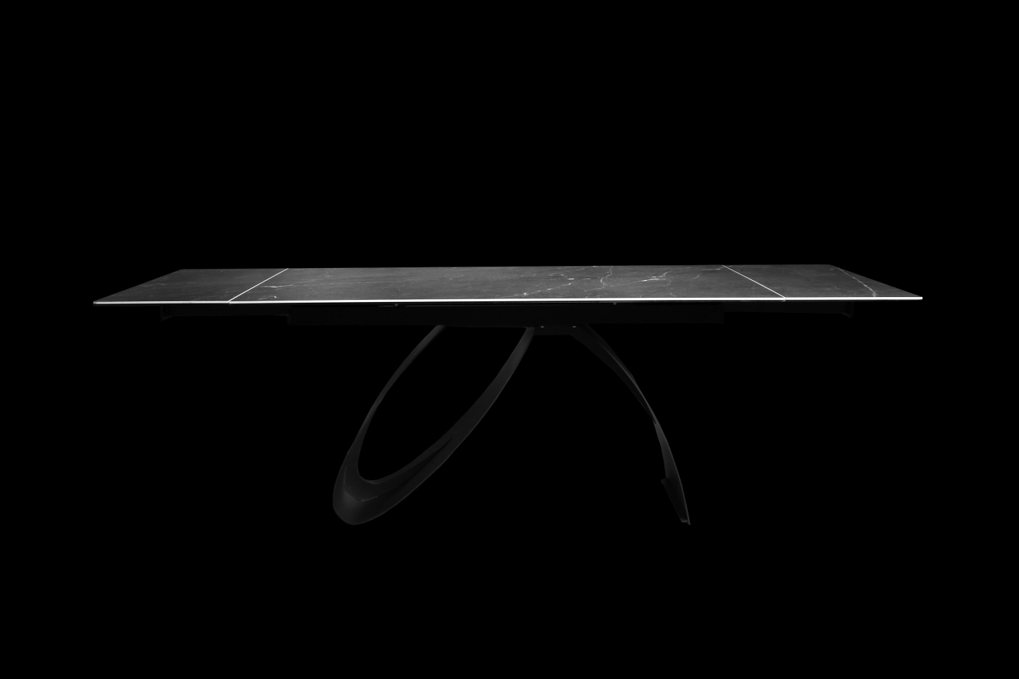 240公分長的餐桌,6人至8人合適的餐桌尺寸可隨時縮小至4人尺寸桌面