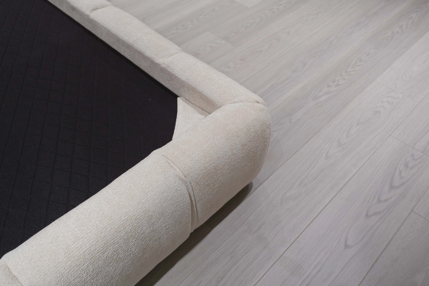 白色棉麻布料款式雙人床架床尾