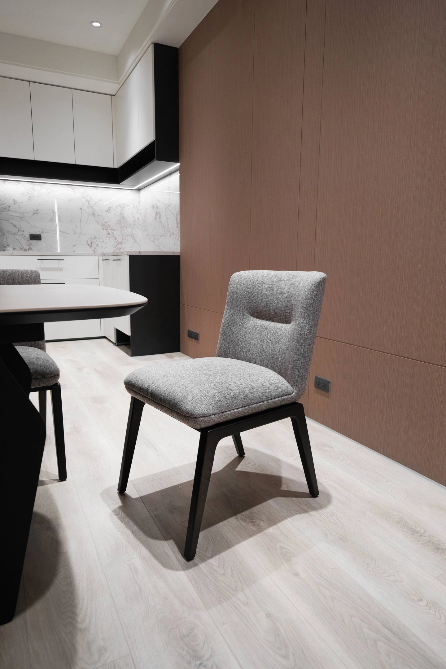 灰色雅麻布餐椅款式