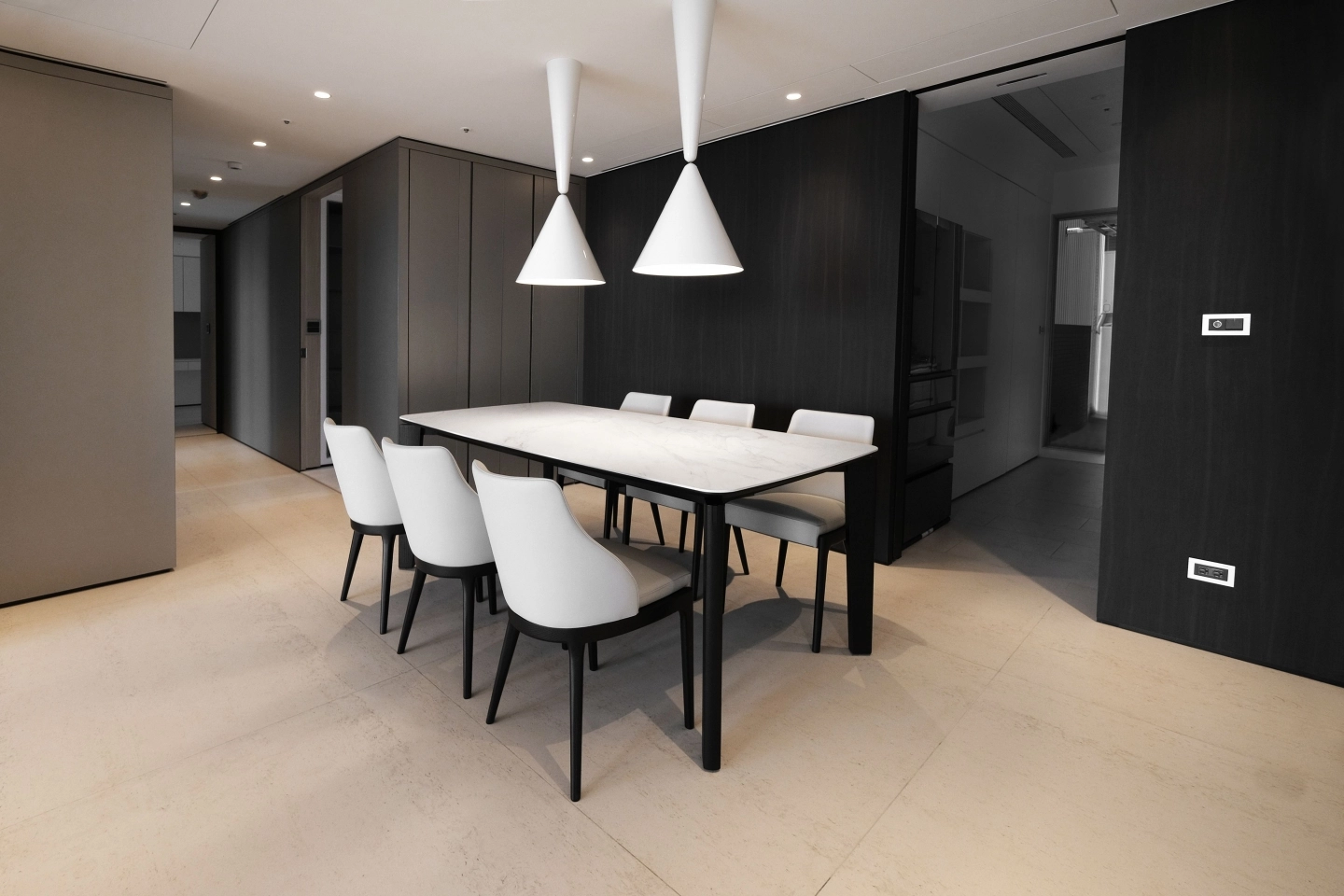 六人全實木餐桌搭配白色西班牙製陶板桌面