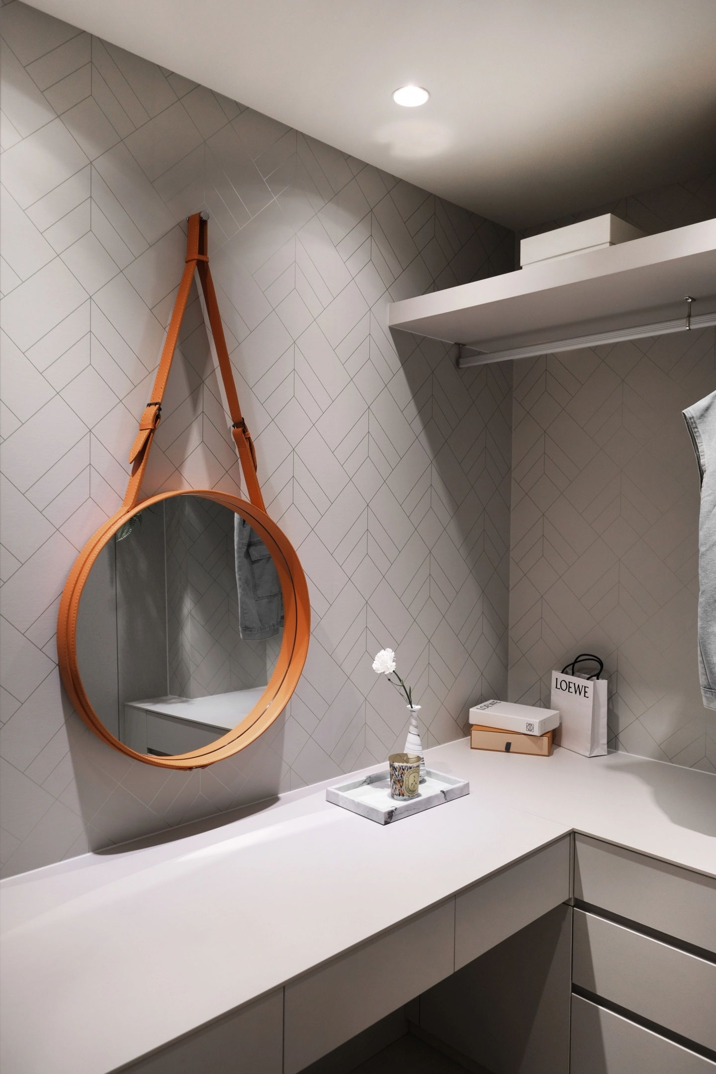 馬鞍皮革化妝鏡台