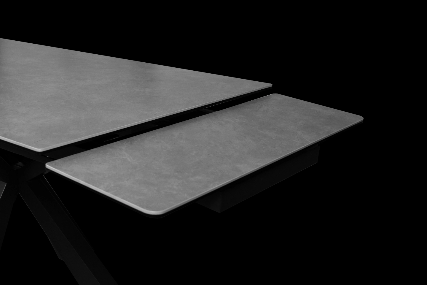 伸縮餐桌桌面收合展示